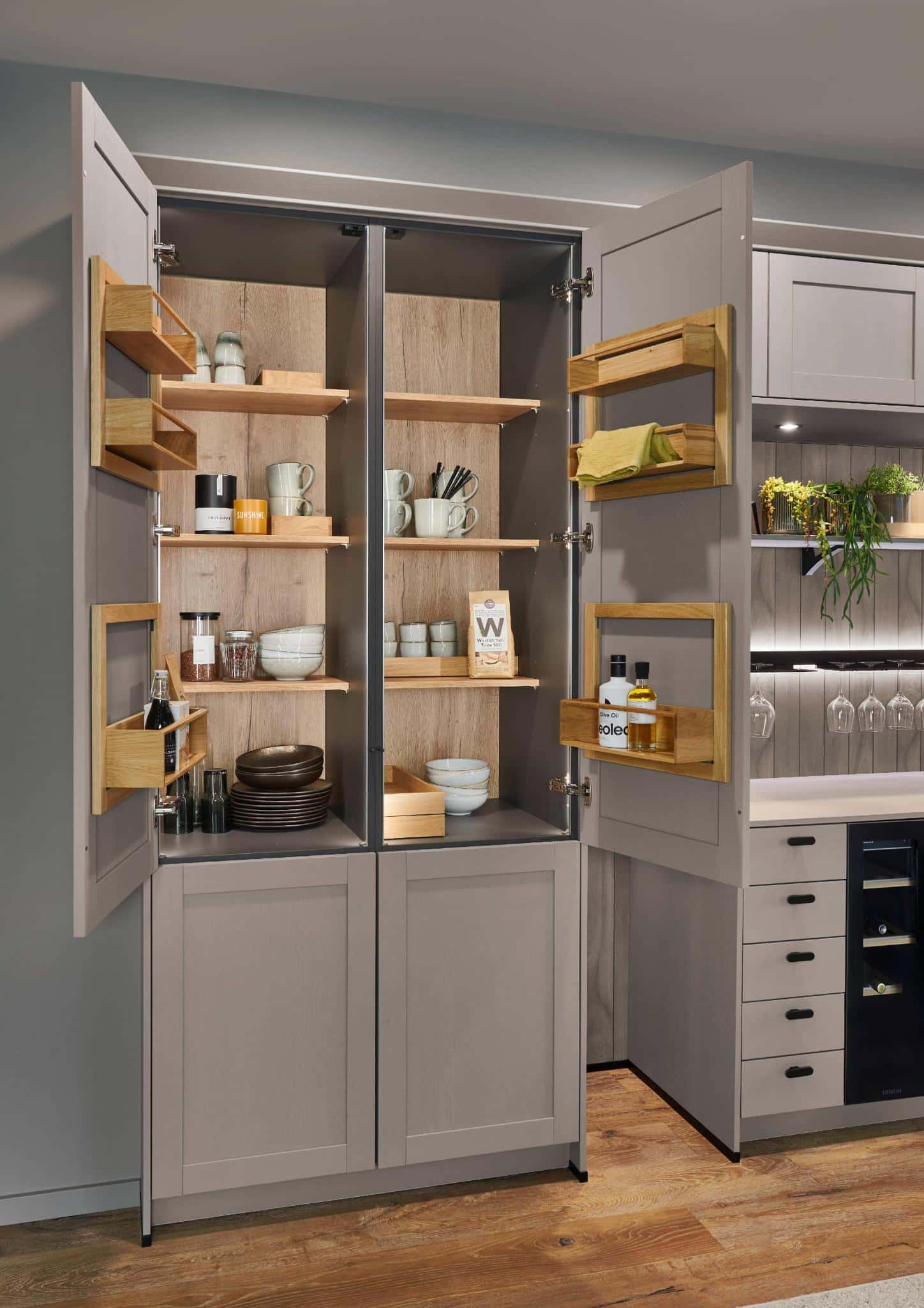 Nobilia pantry cabinet for €300 | Buy now!