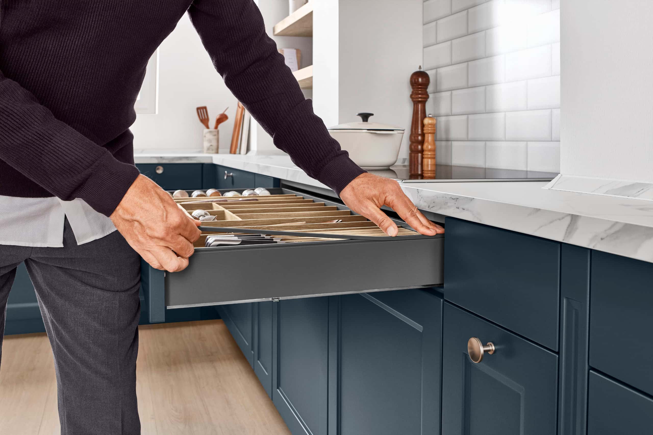Nobilia Türenschrank mit Schubkasten