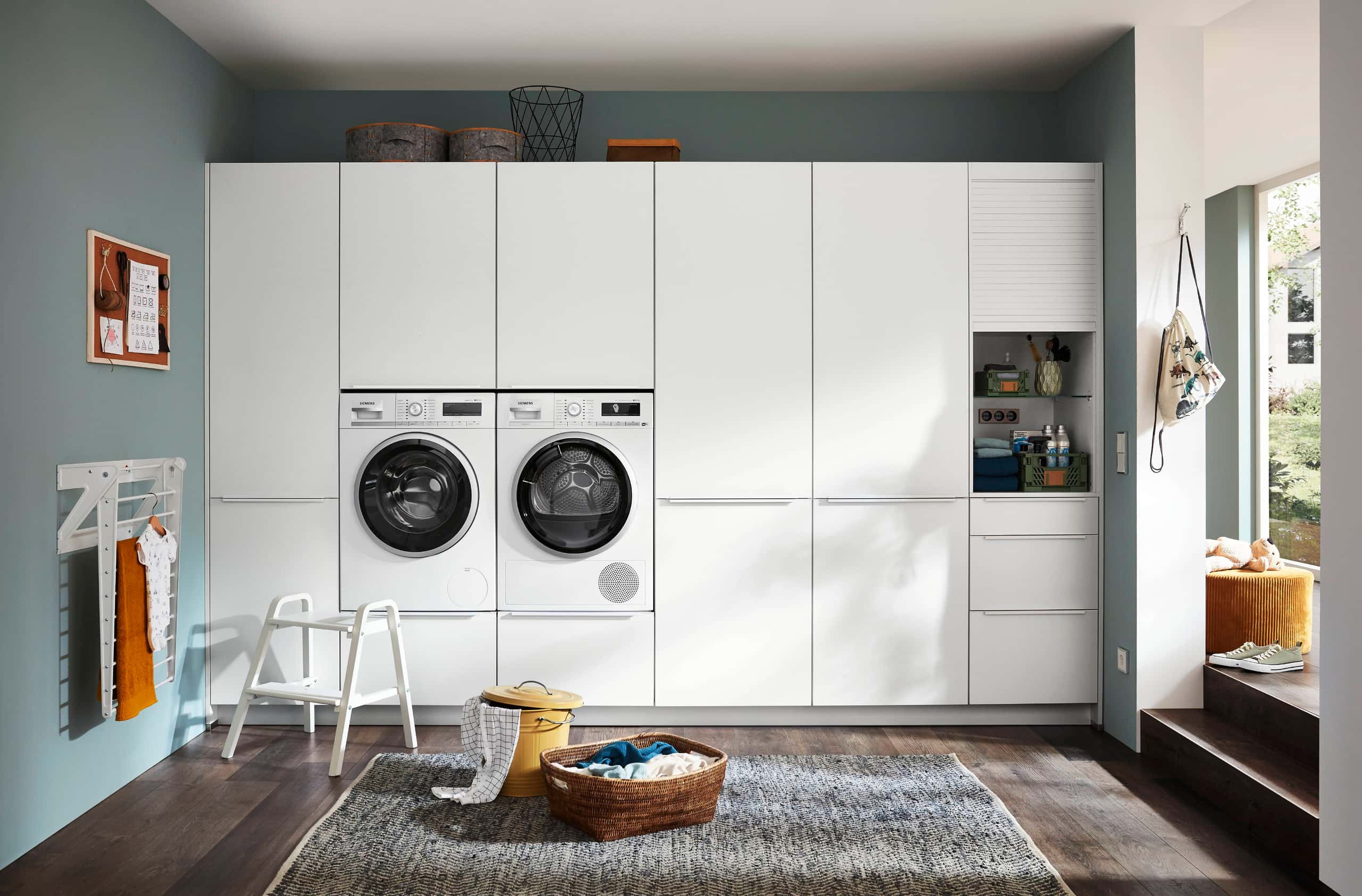 Nobilia Hauswirtschafsraum mit Geräteunterbau mit Auszug GWUST60