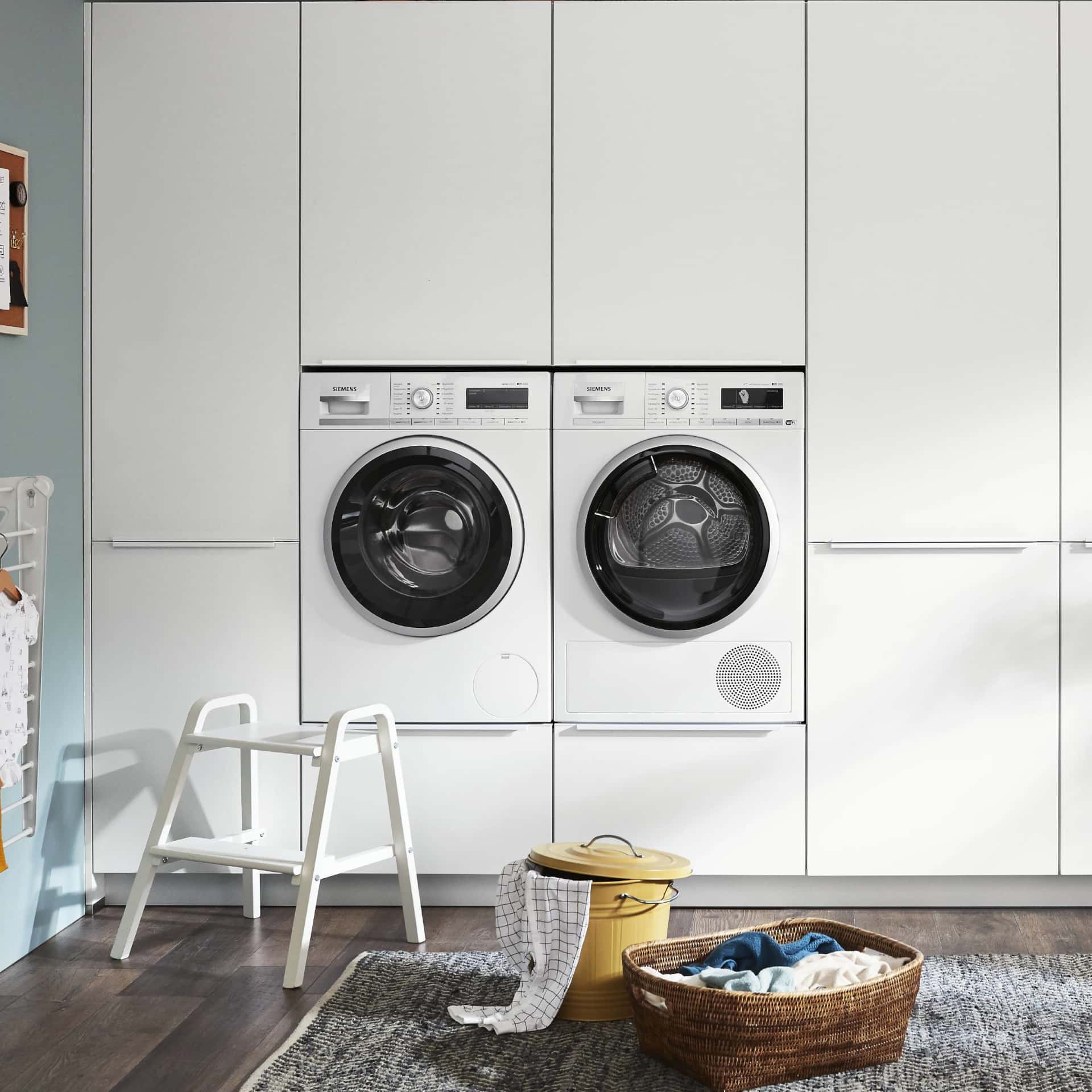 Hauswirtschaftsraum mit Geräte Unterbau mit Auszug in 60 cm breite 