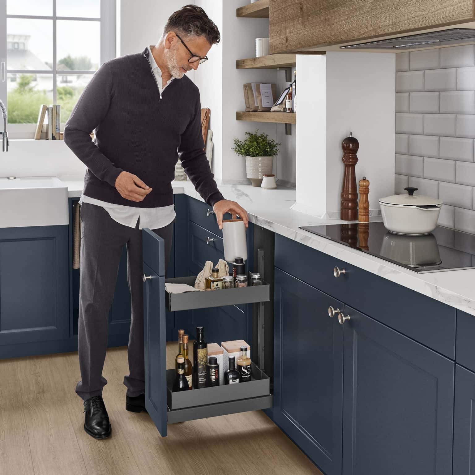 Nobilia base cabinet as apothecary cabinet with 2 metal boxes Junior pinned