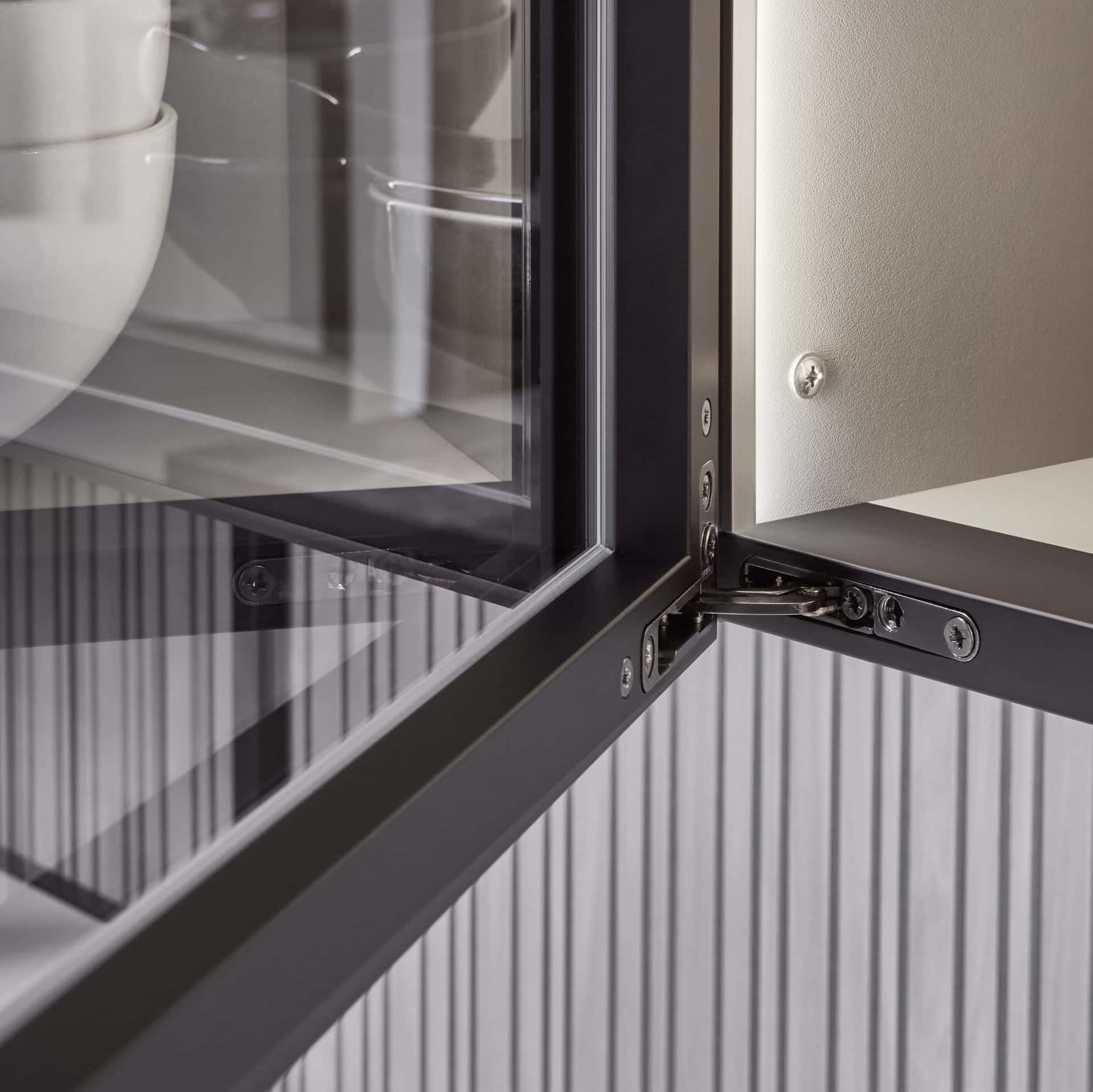 Nobilia Wandschrank mit Glastür Air und schlanken Scharnieren